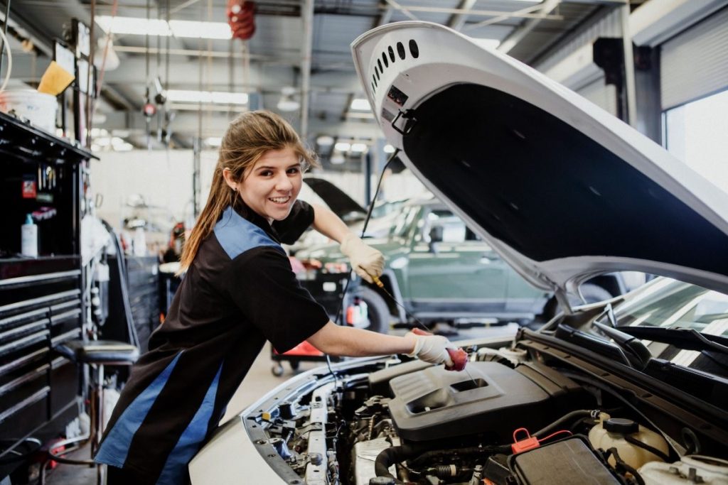 Cracks, Leaks, and Vibrations: How Engine Stress Affects Your Exhaust Manifold