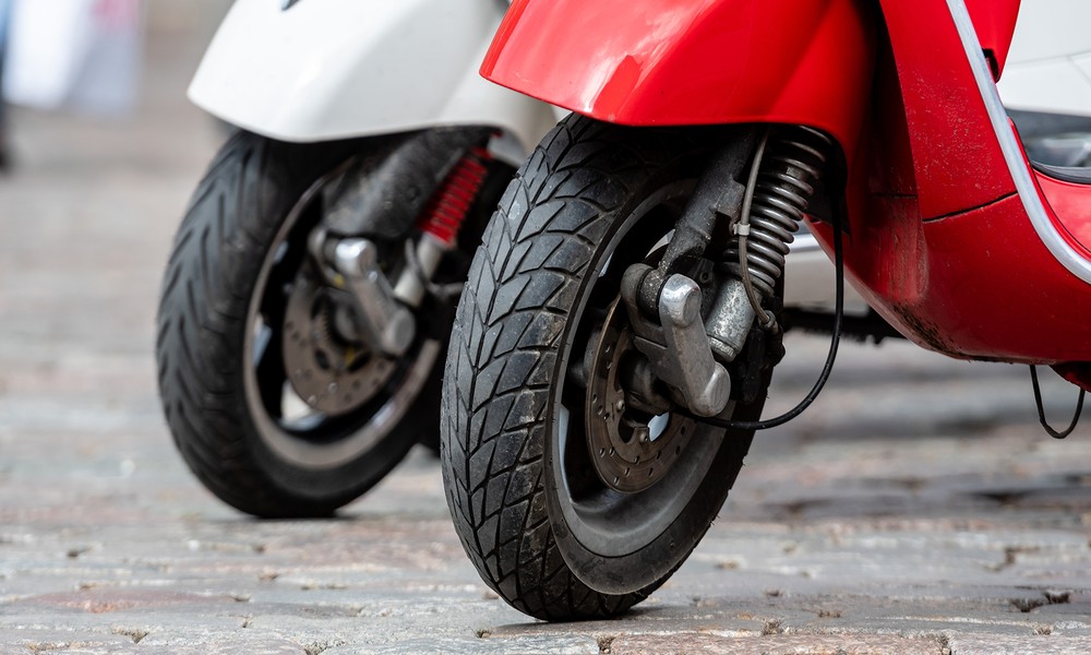 5 Warning Signs Your Scooter Tyre Needs Replacing Before the Rains
